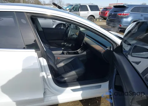 2020 Tesla Model 3 Long Range Dual Motor All-Wheel Drive z USA, uszkodzony, nr VIN 5YJ3E1EB2LF621003